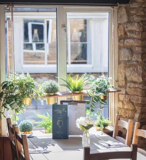 فندق Chester House