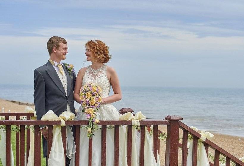 Отель The Relais Cooden Beach