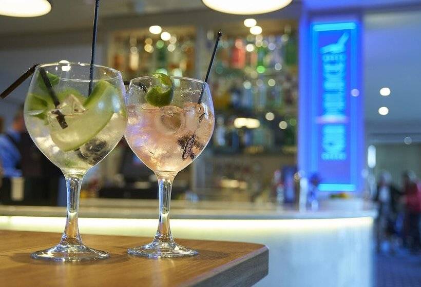 Отель The Relais Cooden Beach