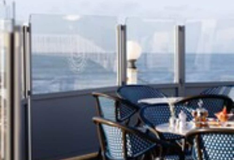 Отель The Relais Cooden Beach