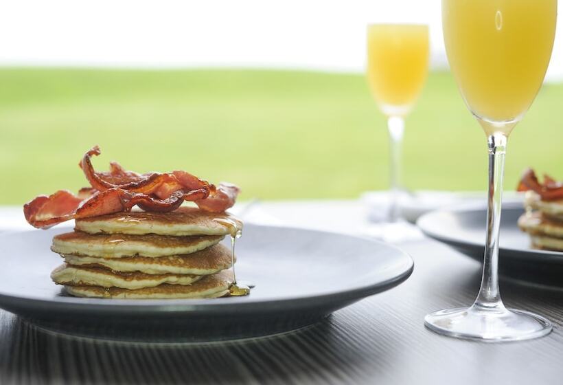 Отель The Relais Cooden Beach