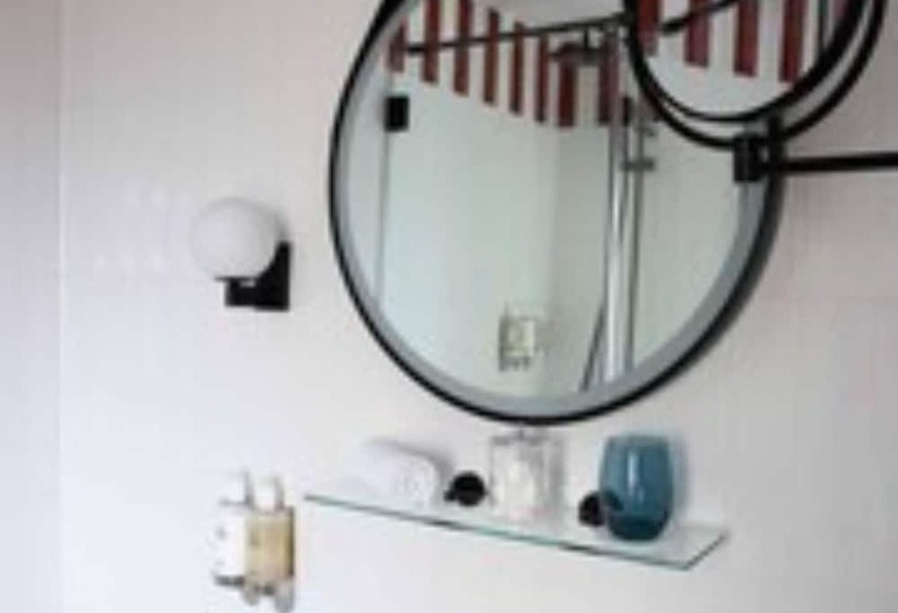 Отель The Relais Cooden Beach