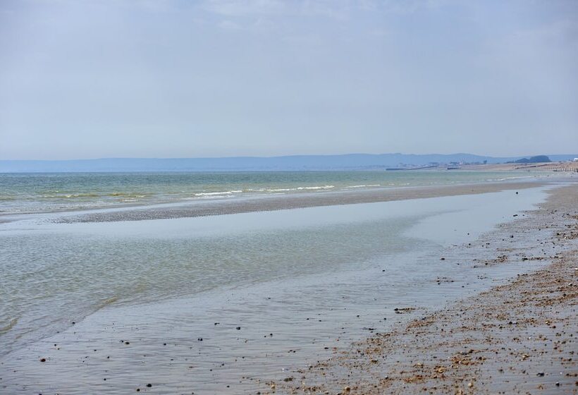 Отель The Relais Cooden Beach