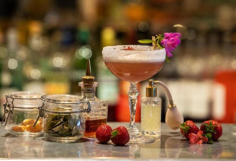 Отель Cottage In The Wood