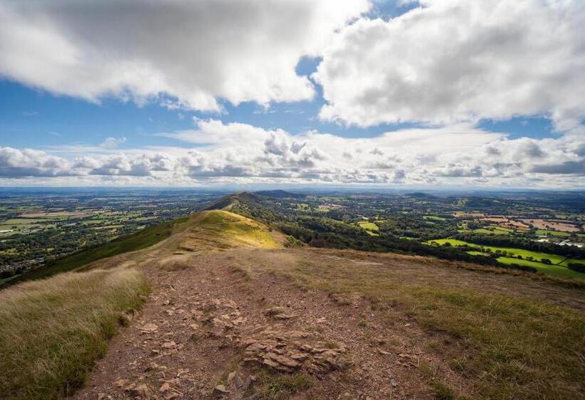 Отель Cottage In The Wood