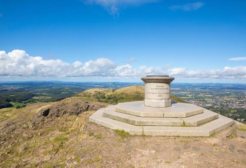 Отель Cottage In The Wood