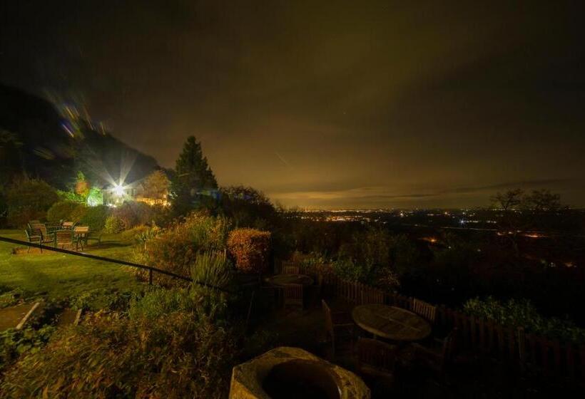 Отель Cottage In The Wood