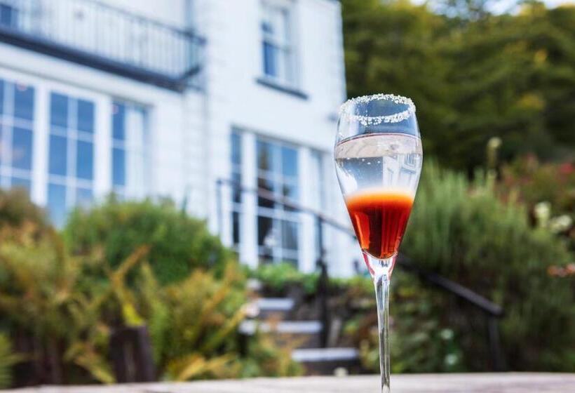 Отель Cottage In The Wood