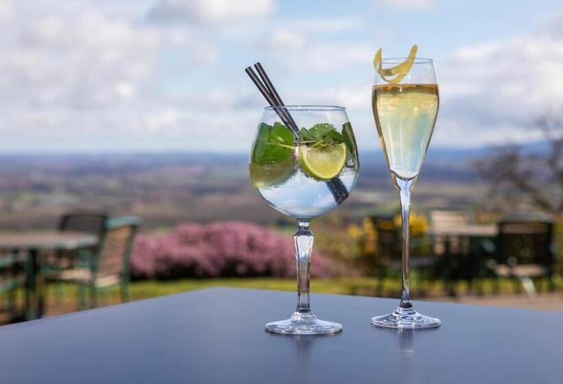 Отель Cottage In The Wood