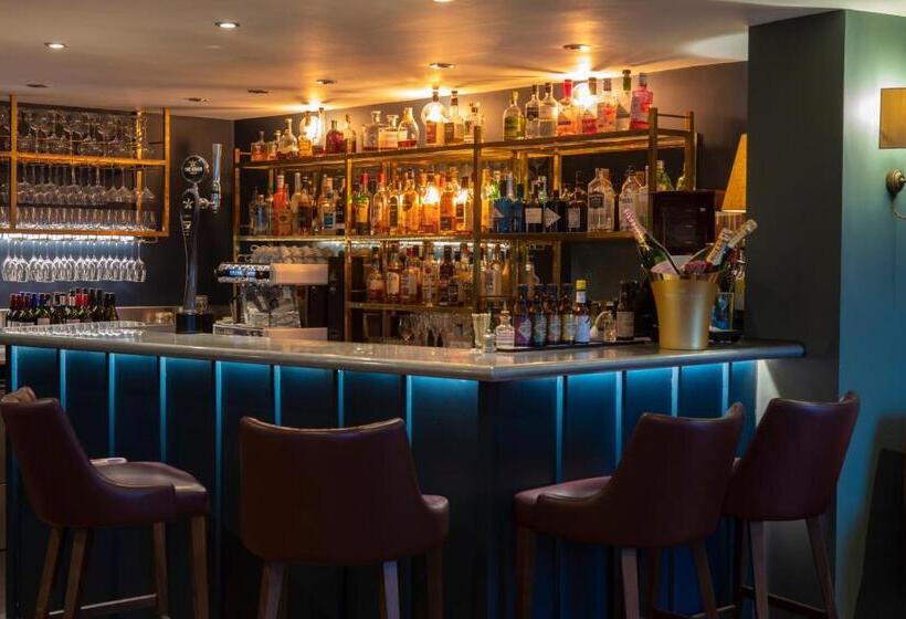 Отель Cottage In The Wood