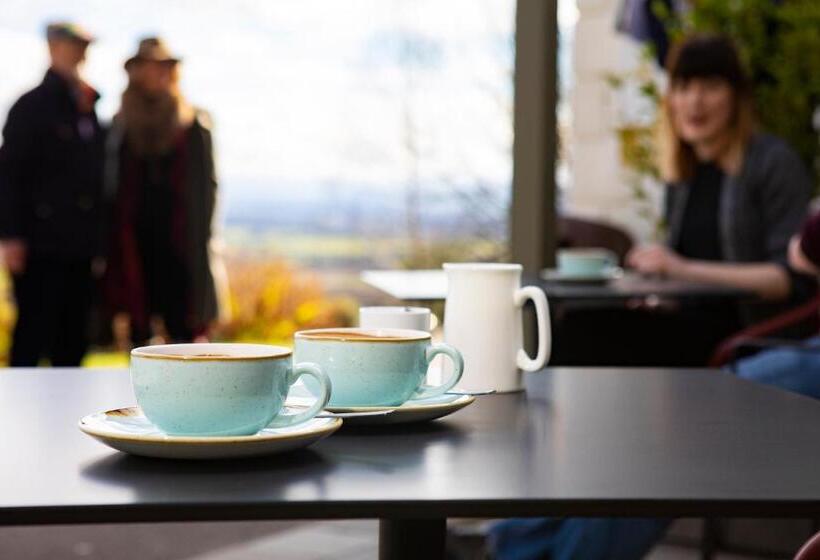 Отель Cottage In The Wood