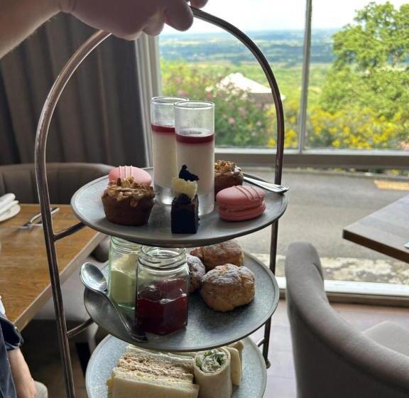 Отель Cottage In The Wood