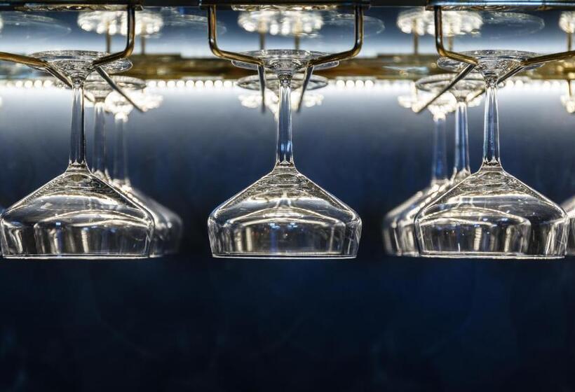 Отель Cottage In The Wood