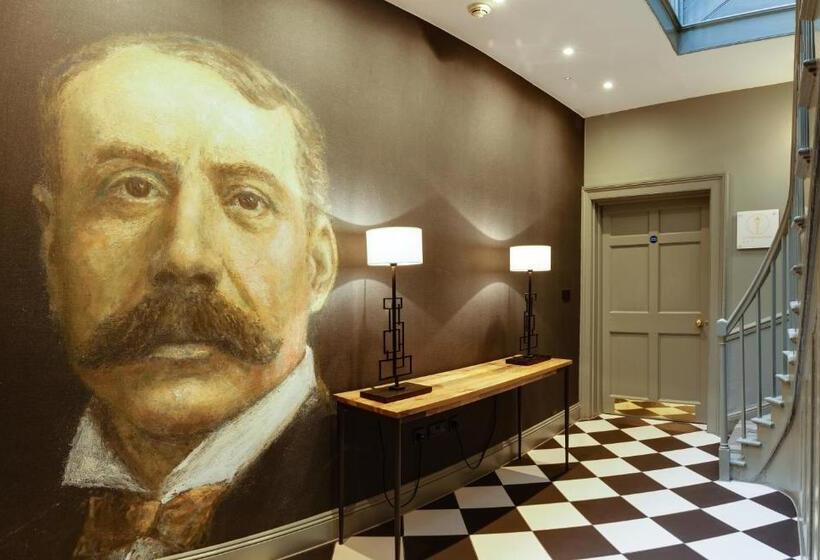 Отель Cottage In The Wood