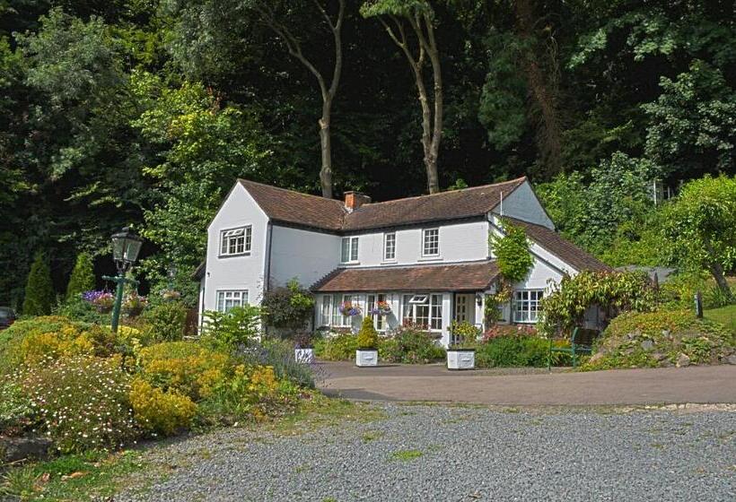Отель Cottage In The Wood