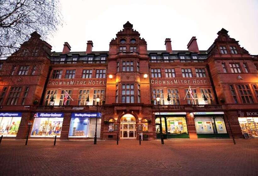 酒店 Crown & Mitre