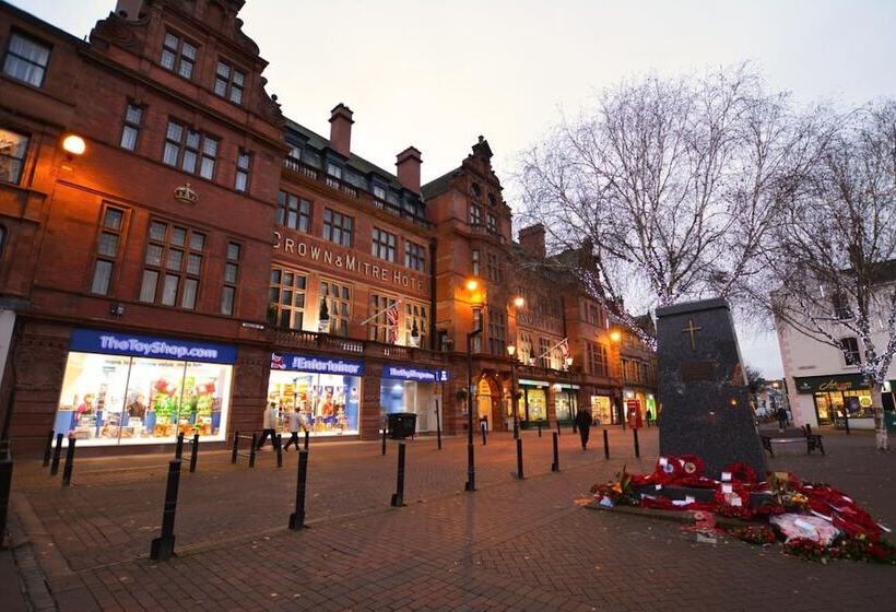 酒店 Crown & Mitre