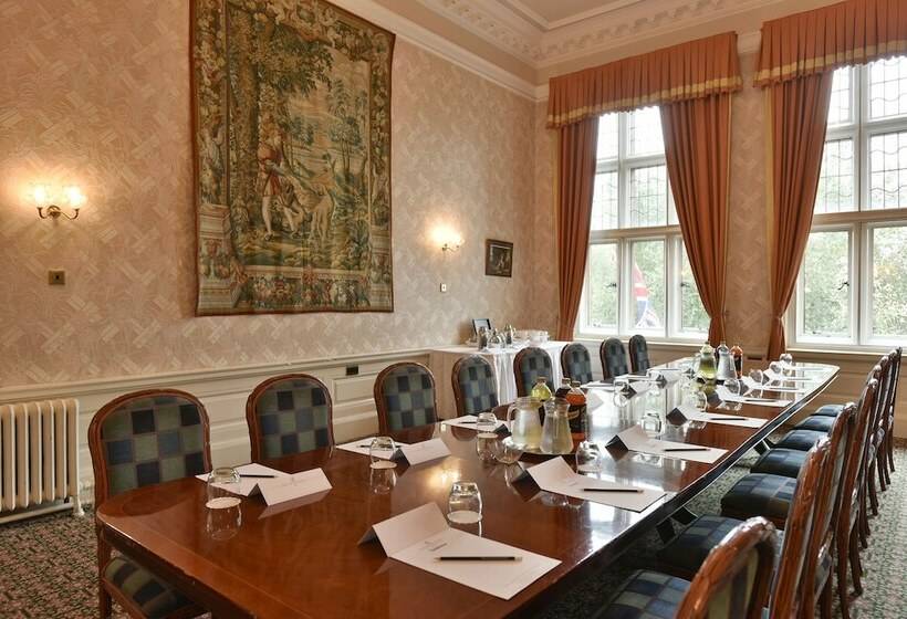 酒店 Crown & Mitre