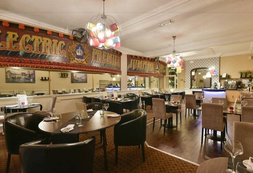 酒店 Crown & Mitre