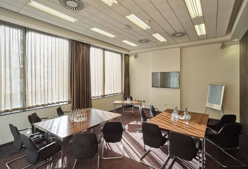 هتل Crowne Plaza Birmingham City, An Ihg