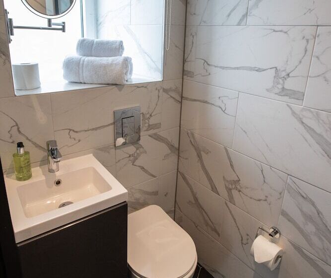 Отель Euston Square