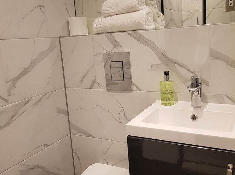 Отель Euston Square