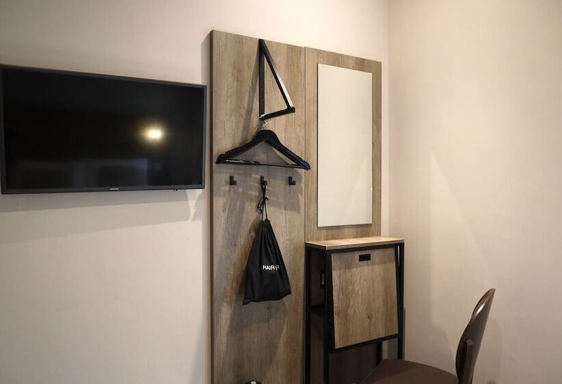 Отель Euston Square