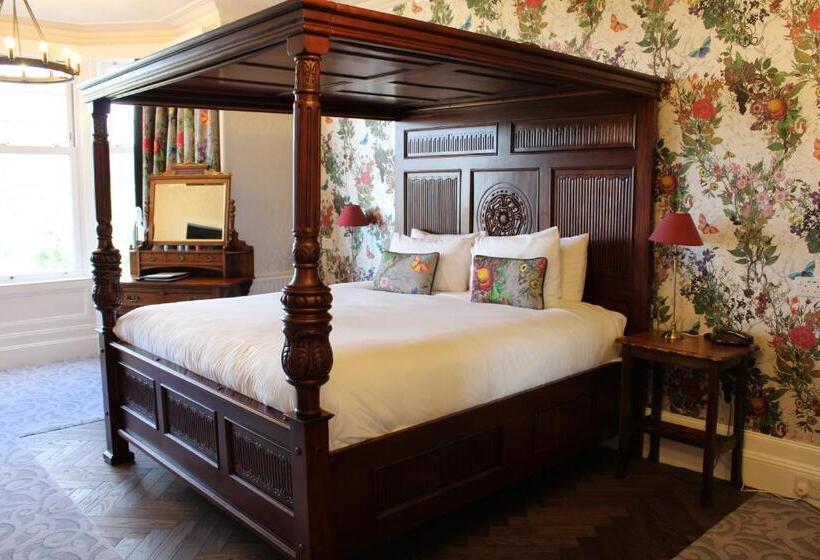 هتل Falls Of Lora