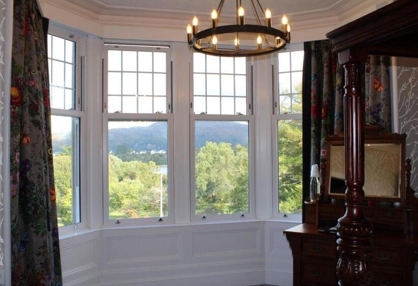 هتل Falls Of Lora