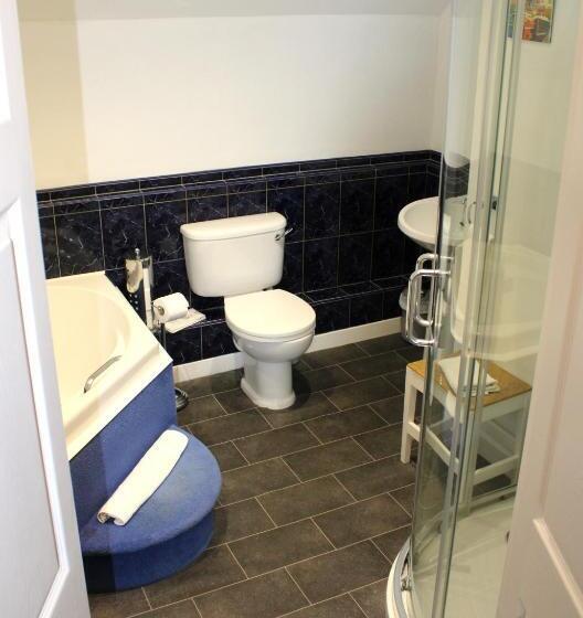 هتل Falls Of Lora