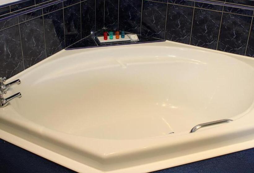 هتل Falls Of Lora