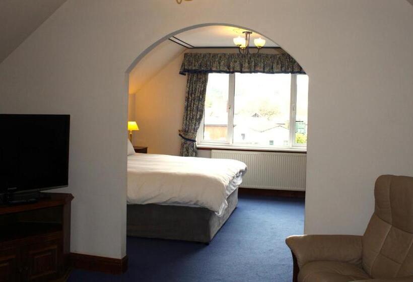 هتل Falls Of Lora