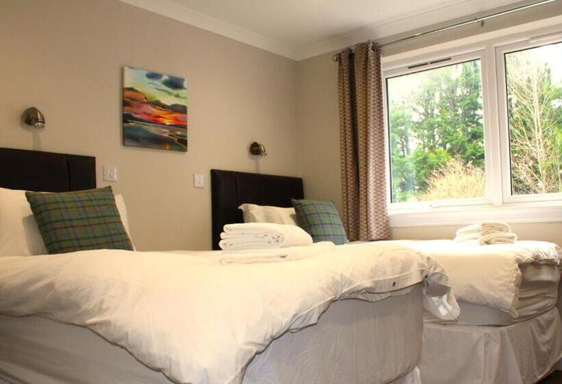 هتل Falls Of Lora