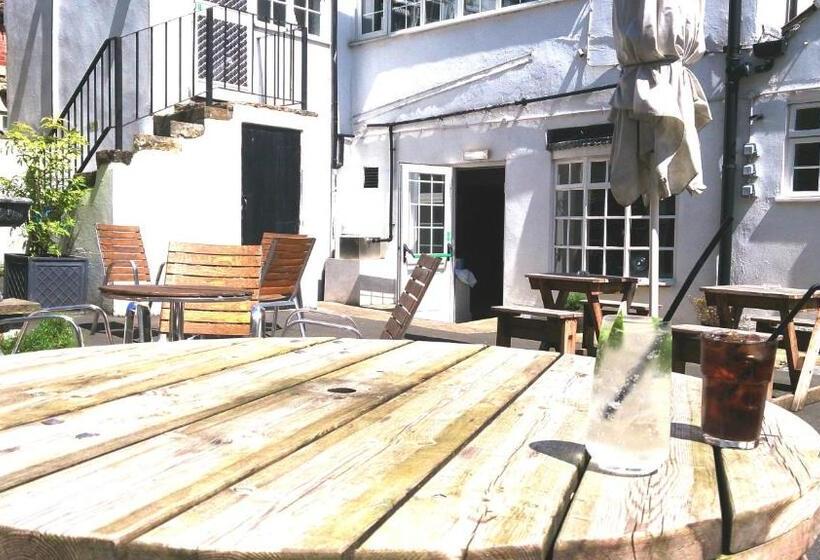 Отель George & Dragon