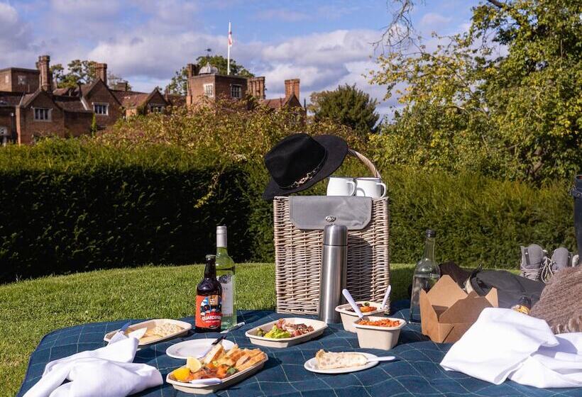 فندق Great Fosters   Near Windsor