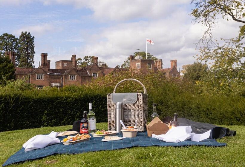 فندق Great Fosters   Near Windsor