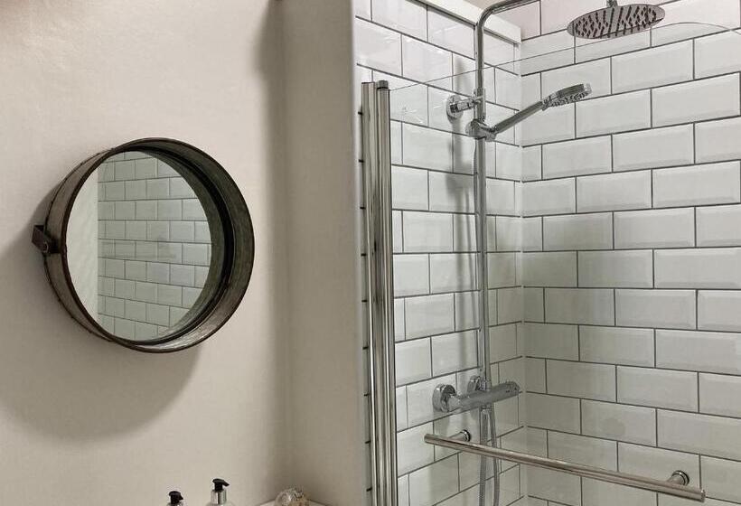 فندق Heathpark House