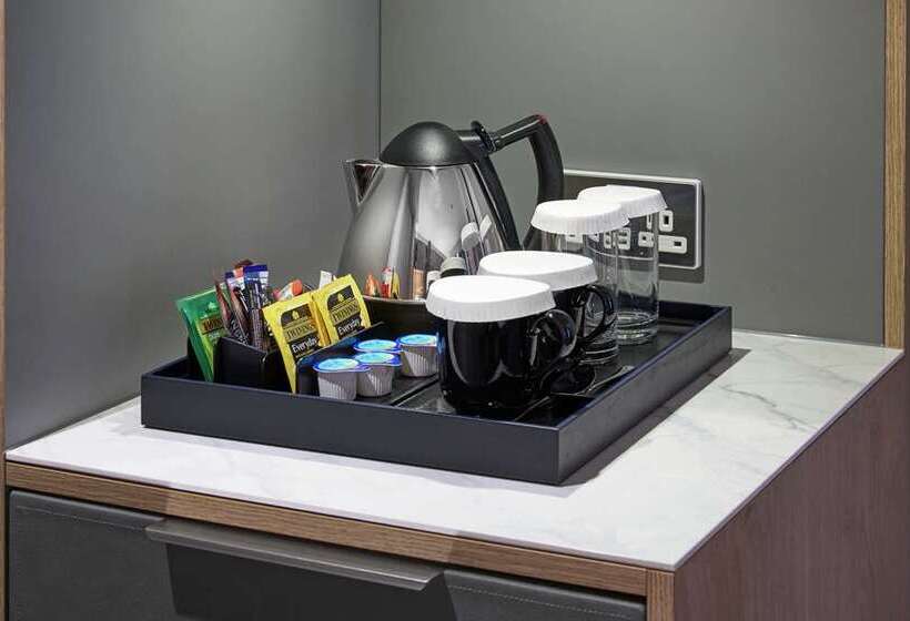 בית מלון כפרי Hilton Cobham