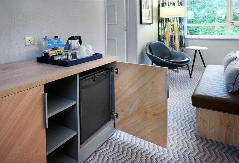 בית מלון כפרי Hilton Cobham