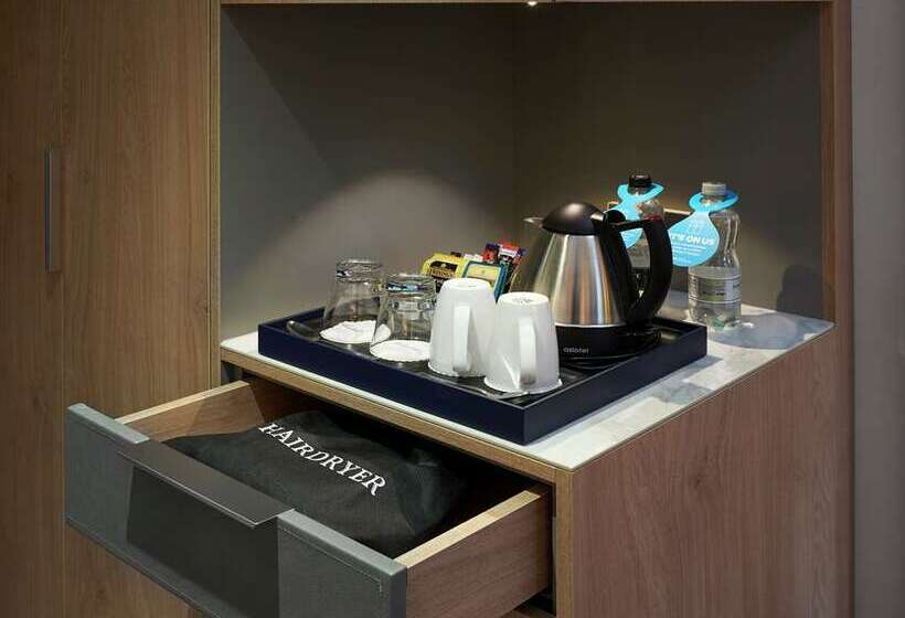 בית מלון כפרי Hilton Cobham