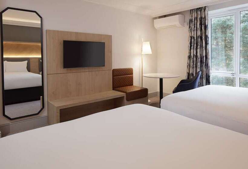 בית מלון כפרי Hilton Cobham