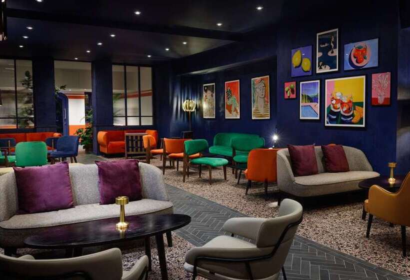 בית מלון כפרי Hilton Cobham