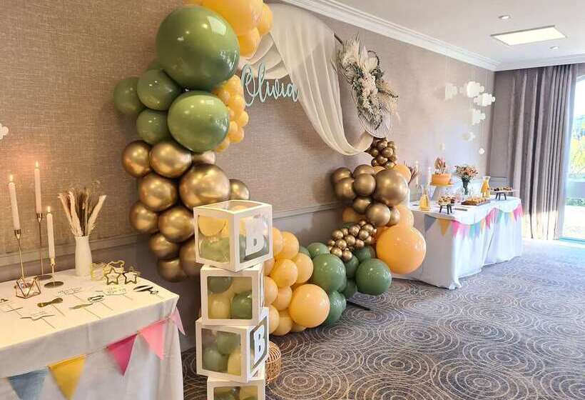 בית מלון כפרי Hilton Cobham