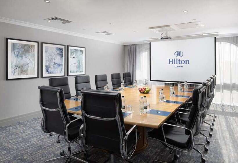 בית מלון כפרי Hilton Cobham