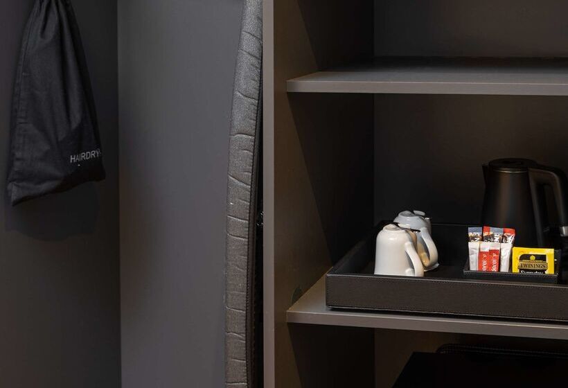 Отель Hilton London Gatwick Airport