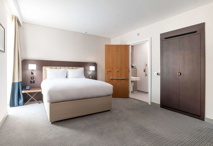 Отель Hilton London Gatwick Airport