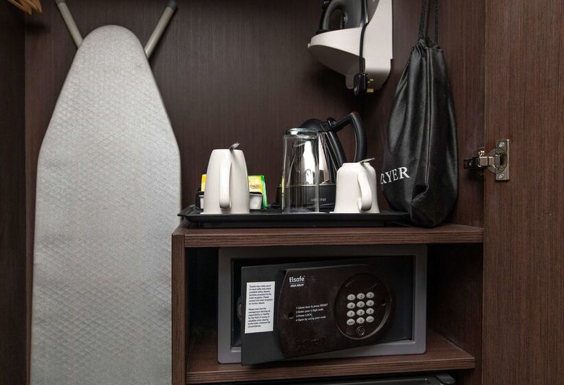 Отель Hilton London Gatwick Airport