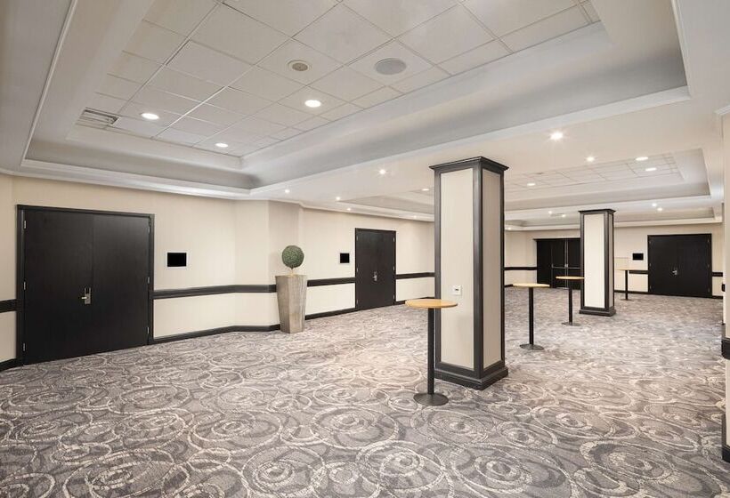 Отель Hilton London Gatwick Airport