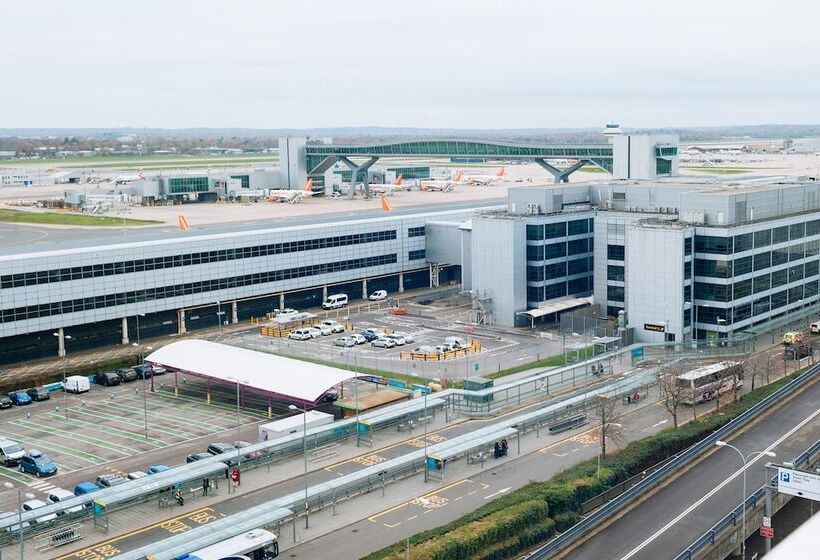 Отель Hilton London Gatwick Airport