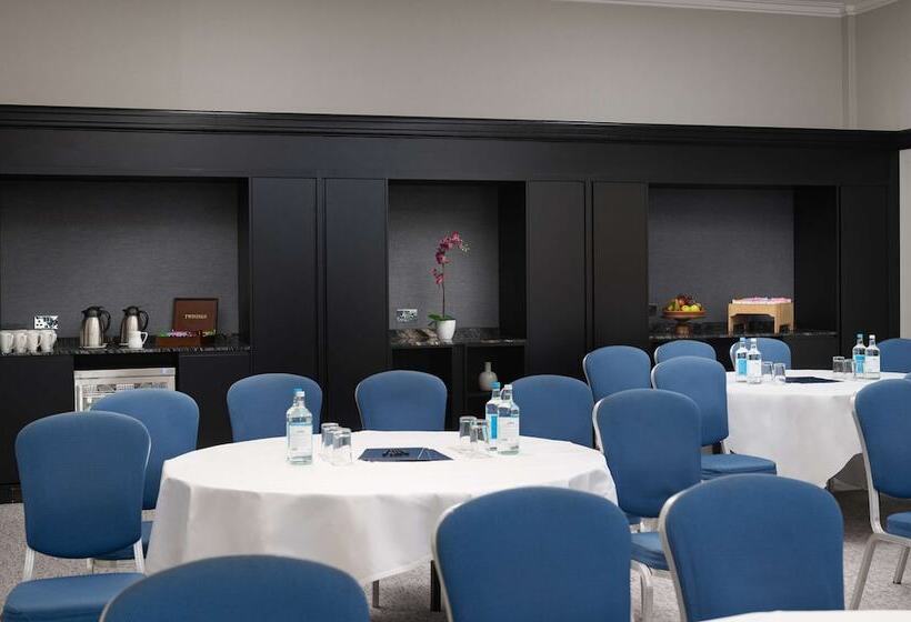 Отель Hilton London Gatwick Airport